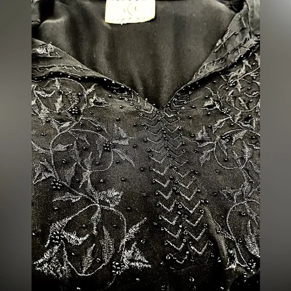 Ile 2 Piece Camisole and Sheer Embroidered & Beaded Top Size M - Picture 4 of 5